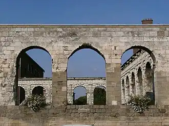 Couvent des Sœurs grises (XVIIIe&nbsp;siècle, Monuments historiques, 1992).