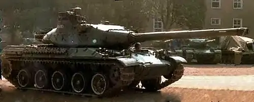 Chars AMX-30 qui, pendant une trentaine d'années, formèrent l'ossature de l'ABC.
