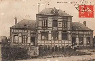 La mairie-école.