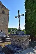 L'autel a été placé dans le cimetière vraisemblablement lors de la construction de la nouvelle église dans le bourg en 1847 et de l'abandon de l'ancienne.