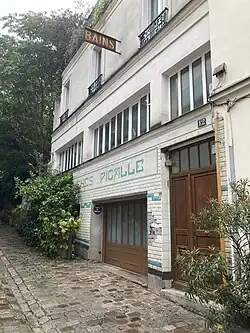 Ancien bains-douches de Pigalle.