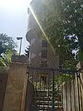 Ancien château d'eau de Sainte-Valière. Symbole de la commune, construit en 1963, son état étant jugé dangereux par l'effritement de la structure en béton, il est détruit en octobre 2024.