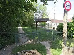 Croisement avec la rue du Tertre