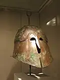 Casque étrusco-corinthien qu'utilisaient probablement les Lucaniens, bronze, Metropolitan Museum, New York.
