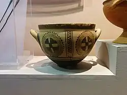Vase de banquet (skyphos), vers 900. Musée archéologique de Thessalonique