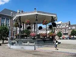 Andenne : Place des tilleuls - Le kiosque (1879).