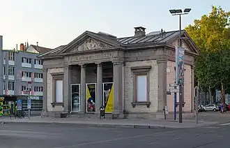 Les pavillons d'octroi de la Porte (aujourd'hui musée des égouts) en 2006.