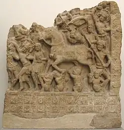 Représentation aniconique du grand départ du prince Siddharta Gautama. Plaque de revêtement de stupa, calcaire marmoréen, H. 90 L. 89 cm. Musée Guimet, Paris.