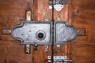 Serrure de la grande porte.