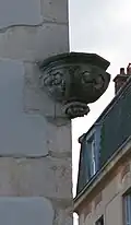 Saillie décorativeà l'angle de la rueSainte-Anne.