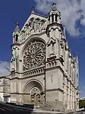 La façade, rue de Montmoreau.