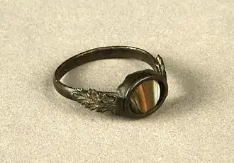 Anneau en laiton avec agate (Los Millares, Santa Fe de Mondújar, Almería)