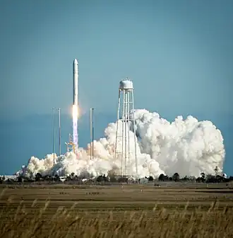 Premier décollage du lanceur Antares en avril 2013.