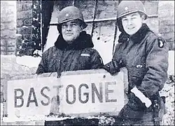 Anthony McAuliffe et Harry Kinnard.