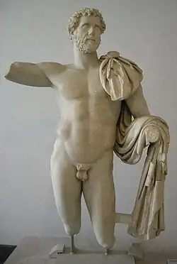 Statue d'Antonin le Pieux en héros, de Terracina, 1,74&nbsp;m.