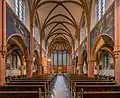 L'intérieur de Antoniuskirche (Rödelheim) (de) à Francfort-sur-le-Main. Aout 2015.