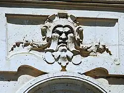 Un autre mascaron.
