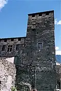 La tour médiévale des Seigneurs de Quart.
