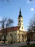 L'église catholique de l'Assomption de la Sainte-Vierge-Marie dans le centre-ville d'Apatin