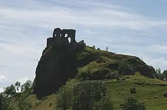 Ruines du château (construit entre 1408 et 1422).