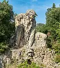 Vue encore plus rapprochée du colosse.