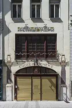 La façade.