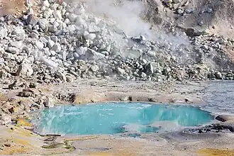 Mare d'eau colorée à Bumpass Hell. Octobre 2019.