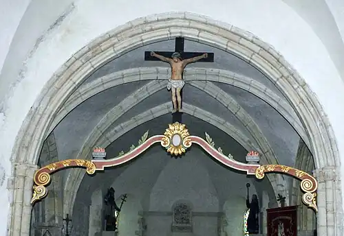 Église Saint-Martin, arc triomphal et poutre de gloire.