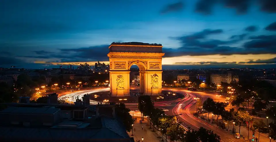 L'Arc de Triomphe vu depuis la terrasse Publicis en 2015.