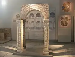 Arcature et piliers issue de l'église Saint Démétrios de Thessalonique, Ve et VIe&nbsp;siècles. Musée de la culture byzantine.
