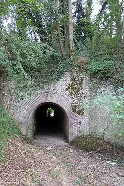 L'arche à Mulet permettant le franchissement du Coisnon à Saint-Arnoult-des-Bois (2015).