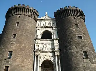 L'arche de triomphe placée à l'entrée du Castel Nuovo de Naples.