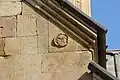 Haut-relief sur la façade ouest.