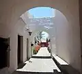 une rue blanche