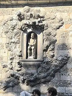 Le Christ aux liens, à l'extérieur du chevet.
