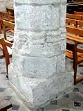 Base au milieu des grandes arcades.