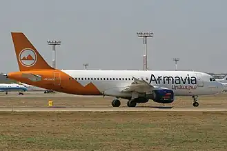 EK32009, l'Airbus A320 impliqué, photographié à l'aéroport de Moscou-Domodedovo trois jours avant l'accident.
