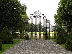 Grille du château.