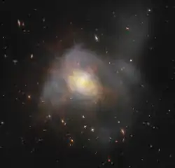 Image composite issue des données des télescopes spatiaux Hubble (visible) et James Webb (infrarouge).