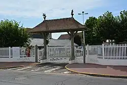 Portail d'accès à l'établissement de Deauville