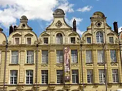 Façades de la place côté Nord.