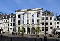Description de cette image, également commentée ci-après