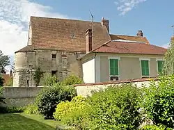 Ferme et ancien manoir, rue du Moulin.