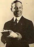 En août 1920