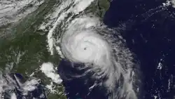 Arthur à la catégorie 1 se dirigeant vers les Outer Banks.