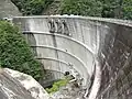 Barrage d'Asahi (Totsukawa, Nara), réservoir inférieur de la centrale d'Okuyoshino (1&nbsp;206&nbsp;MW).