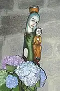 Statue de la Vierge à l'Enfant.