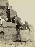 Ascension d'une pyramide.