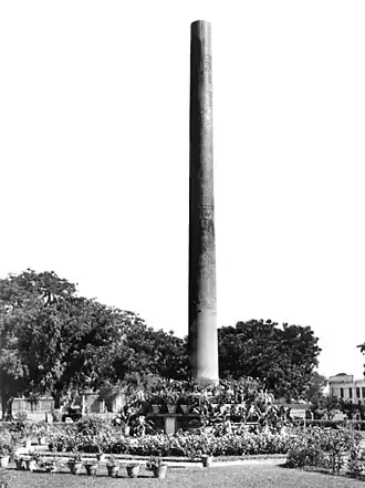 Le pilier d'Ashoka de Allahabad se trouvait aussi initialement à Kosambi.