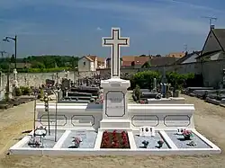 Le monument aux morts.